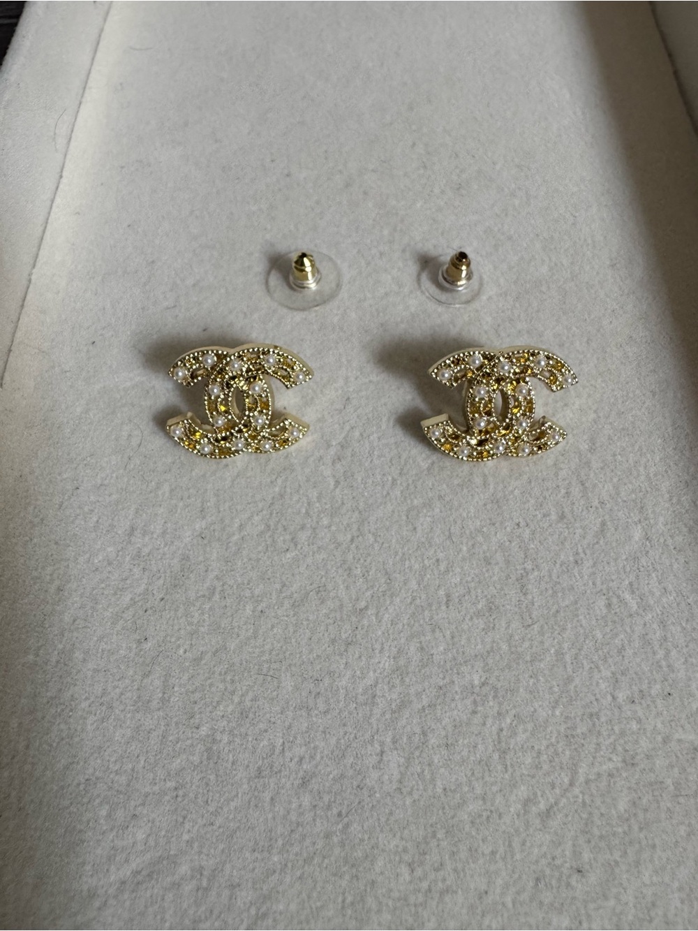 Gold & pearl detailed small studs